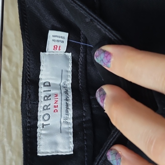 Torrid Classic Skinny Short Short Vintage Stretch Black crochet lace 18 NEW NWT - Picture 9 of 13